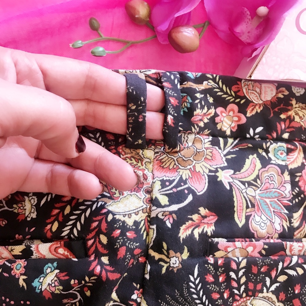 Vintage Floral Capri Pants - Picture 7 of 14